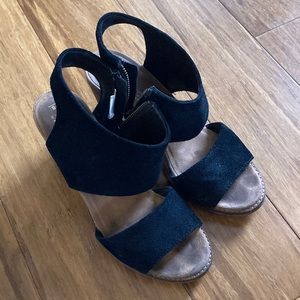 Toms Majorca Cut out sandal size 8